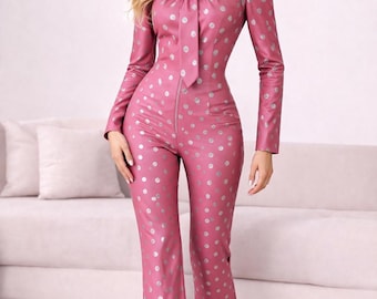 Mono de piel de cordero rosa con lunares para mujer