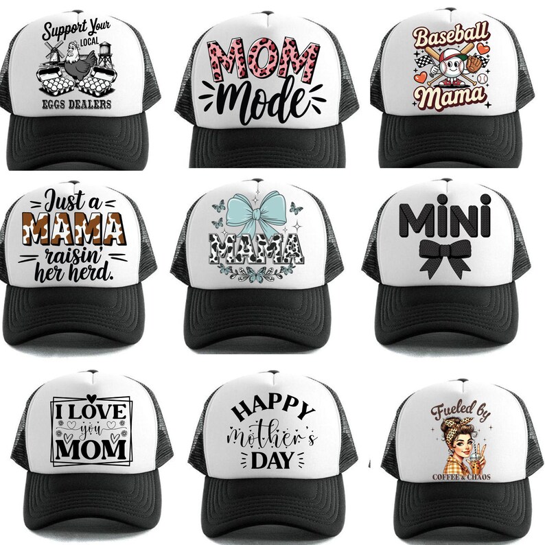 K&ouml;nnte beinhalten: Neun Trucker-Caps mit wei&szlig;en Fronten und schwarzen Mesh-R&uuml;cken. Die Caps zeigen verschiedene Designs und Texte, darunter "MOM MODE", "Baseball Mama" und "Happy Mother's Day". Die H&uuml;te sind eine Mischung aus Stilen und Themen.