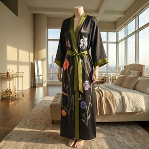 Lång morgonrock i siden och satin med kranmönster, japansk kimono, loungekläder för kvinnor bild 10