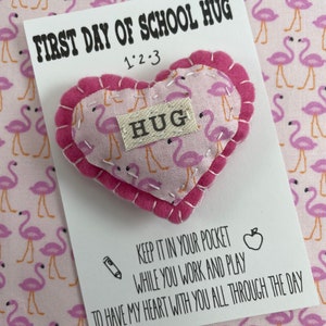 Jeton d'encouragement pour la rentrée | Flamingo Pocket Hug Heart | Bienvenue à la rentrée | Semestre d'automne | Je t'aime cadeau pour enfant | 4 couleurs