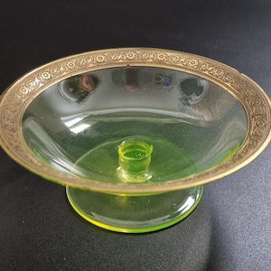 Moser-uraanglascompote – tazza 12 cm Karlsbad 1915-1920 – vergulde decoratie