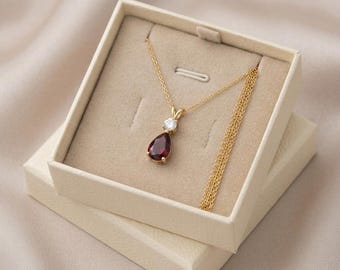 Collar con colgante de granate y moissanita / Joyería con piedra natal de enero / Latón chapado en oro y plata / Collar minimalista con piedras preciosas