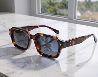 Square Frame Vintage Y2k Sunglasses – Retro Classic Unisex  display picture 3