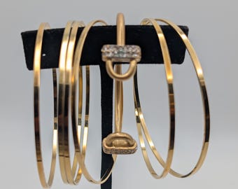 Vintage Gold-Tone Stackable Bangle Set with Sparkling Rhinestone Buckle Clasp – 7-Piece Collection