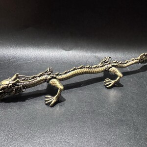 Portalápices retro de latón tallado con forma de dragón, adorno de estudio