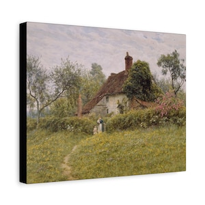 Puede incluir: Impresión en lienzo de un paisaje rural con una cabaña con tejado de tejas rojas, rodeada de exuberante vegetación y un campo de flores silvestres amarillas. Un camino conduce a la cabaña, donde hay dos figuras.