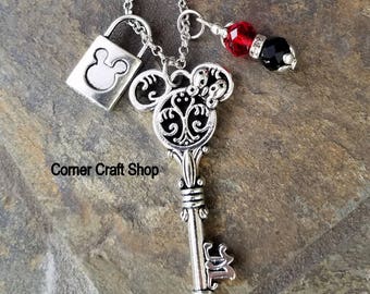 Minnie Mouse Key Head Lock Charm Disney 