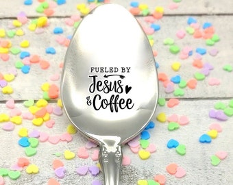 Impulsado por Jesús y cuchara de café Opción para personalizar con nombre, Regalo cristiano inspirador personalizado, Nombre personalizado, Relleno de calcetín