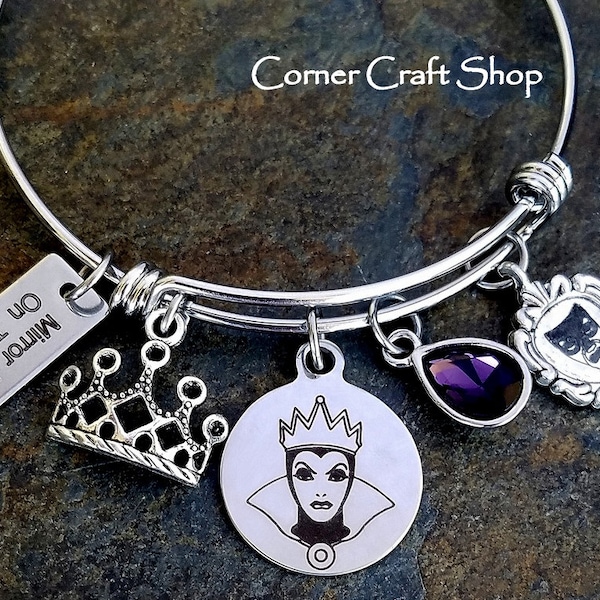 Reina Malvada, Blancanieves, Reina Malvada, Inspirada en Disney, Pulsera con dije de princesa villana, Bruja, Corona con gema morada, Espejito, espejito en la pared
