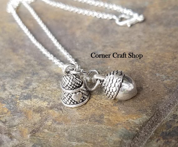 Peter pan kiss clearance necklace