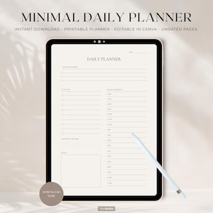Puede incluir: Una tableta digital que muestra una plantilla de planificador diario minimalista. La pantalla muestra secciones para prioridades, listas de tareas, horarios y un rastreador de hidratación. El texto "MINIMAL DAILY PLANNER" está en la parte superior, con "DOWNLOAD NOW" en un círculo en la parte inferior.