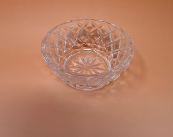 ヴィンテージガラスクリスタル製小型ナッツボウル、ダイヤモンド模様、スターバーストベース、透明、直径3.5インチ