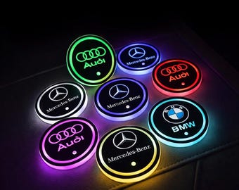 Aangepaste led-auto bekerhouder onderzetter – rgb omgevingslicht, verlichte bekeronderzetters, Audi BMW Mercedes, USB oplaadbaar auto-interieur decor 2 stuks