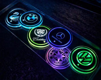 Aangepaste led-auto bekerhouder onderzetter – rgb omgevingslicht, verlichte bekeronderzetters, Audi BMW Mercedes, USB oplaadbaar auto-interieur decor 2 stuks
