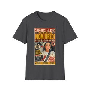 Mom Fired! 5-Year-Old Takes Control Tabloid T-Shirt, Funny SlopRoasted Graphic Tee 画像 4