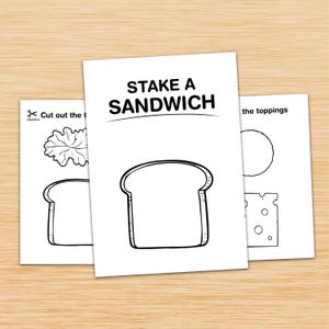 Pu&ograve; includere: Tre fogli di carta bianca con disegni a tratto nero per un'attivit&agrave; di preparazione di panini. Il foglio centrale recita "Stake a Sandwich" sopra un'illustrazione di fetta di pane. Altri fogli mostrano lattuga, formaggio e un cerchio.