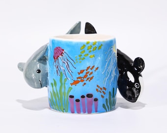 Taza de orca y delfín con diseño de arrecife de coral, asas de animales en 3D, hecha a mano, de cerámica, para té tropical oceánico, decoración de guardería, regalo para niños