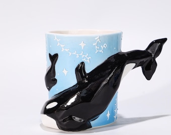 Taza de orca de ensueño con asa 3D de cerámica para café, diseño de ballena azul pastel, hecha a mano, estilo kawaii, decoración de escritorio, regalo para amantes del océano.