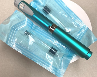 V2 Style pen + 2 Cartridge. Reusable refillable compatible with 3ml cartridge. Empty pen.