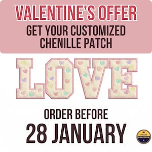 Może przedstawiać: Oferta walentynkowa na spersonalizowaną naszywkę szenilową. Słowo "LOVE" jest wyświetlane dużymi, kremowymi literami z różowymi obrysami i pastelowymi serduszkami. Wyświetlany jest również tekst "ORDER BEFORE 28 JANUARY".