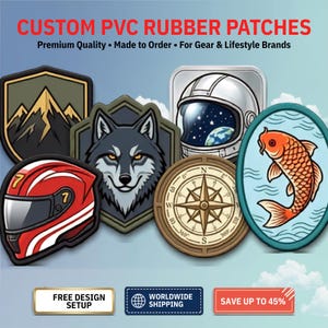 Op de afbeelding: Een verzameling aangepaste PVC-rubberen patches met diverse ontwerpen, waaronder een bergschild, een wolvenkop, een rode racehelm, een astronautenhelm, een kompas en een oranje koikarper. De tekst luidt CUSTOM PVC RUBBER PATCHES.