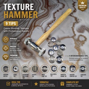 Può includere: Un martello per texture in metallo con manico in legno chiaro e nove punte intercambiabili con vari motivi, tra cui disegni a tratteggio quadrato, cono, diamante, strisce, linee larghe, bersaglio, cupola liscia, centro quadrato e concavo.