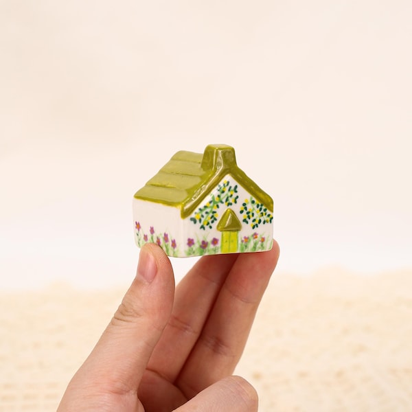 Olive Green Roof House Ornament Handmade Miniature Ceramic Cottage Figurine Hand-Painted Small Fairy Garden Decor Whimsical Desktop Gift