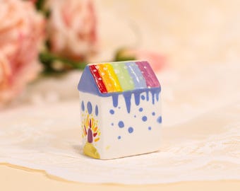 Rainbow Roof miniatuur huis kleurrijk Tiny Home beeldje handbeschilderd pastel porselein huisje grillige kinderkamer Home Decor Fairy Garden cadeau