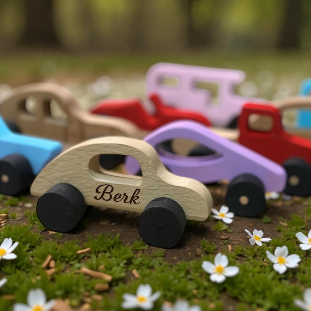 名前入りオーガニック木製おもちゃの車 男の子の1歳の誕生日プレゼント