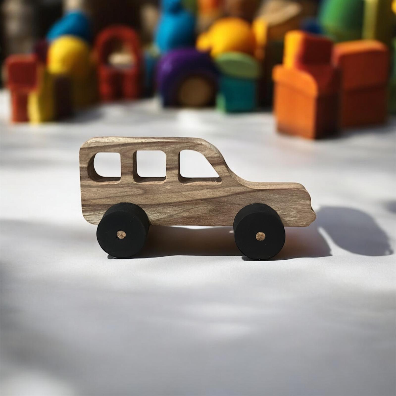 名前入りオーガニック木製おもちゃの車 男の子の1歳の誕生日プレゼント