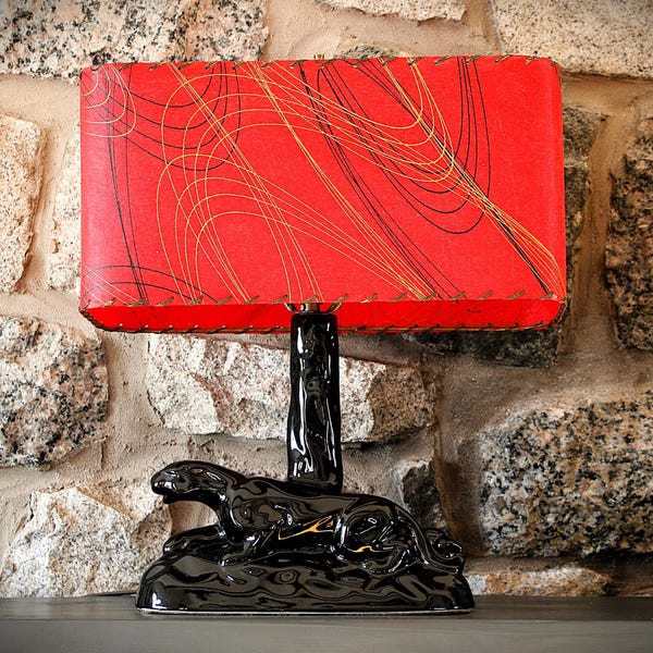 Lámpara de TV Panther de los años 50 - Lámpara Panther vintage - Pantalla original de fibra de vidrio - Moderna de mediados de siglo - Cerámica negra - Impecable - 45 cm de alto
