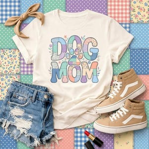 PNG de Mamá Perruna, Diseño de Sublimación de Mamá Perruna con Patchwork, Clip Art de Camiseta Retro Pastel Floral con Huella de Pata, Regalo para el Día de la Madre (Descarga Digital)