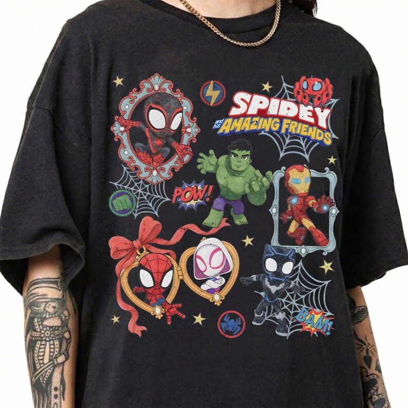 レトロコケットスパイディと彼の素晴らしい仲間たちのシャツ、ゴーストスパイダーマイルズキャラクターTシャツ、家族の誕生日休暇トップ 画像 2