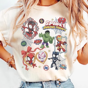 以下が含まれることがあります： クリーム色のTシャツ。ハルク、アイアンマン、ブラックパンサーなどの「スパイディとすごいなかまたち」のキャラクターのグラフィックプリントが施されており、「Spidey and His Amazing Friends」の文字とクモの巣や星のアクセントが描かれています。