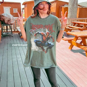Camiseta retro de Marvel The Amazing Spider-Man, camiseta vintage de cómic de Spiderman, camiseta de superhéroe de Marvel, para fans del MCU, camiseta para viaje familiar a Disneyland. imagen 7