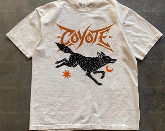 Retro Coyote T-Shirt, Vintage Desert Wildlife Graphic Tee, Retro Western Nature Shirt