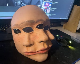 Máscara de cosplay inspirada en bodegones totalmente pintados