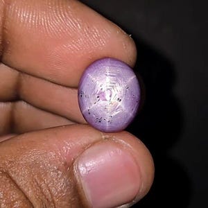 Natürlicher, unbehandelter, rosa ovaler Sternrubin-Cabochon mit 12,65 ct, lose.