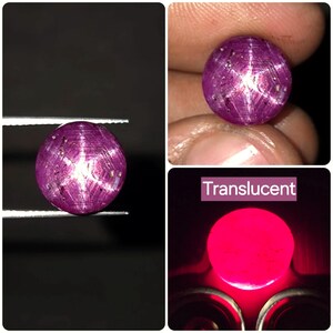 Pode incluir: Uma pedra preciosa de rubi estrela de corte cabochão redondo com um tom magenta-rosa profundo. A pedra exibe um efeito de estrela de seis raios distinto na superfície. Um painel mostra a gema retroiluminada, translúcida e brilhante.