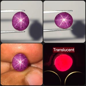 Könnte beinhalten: Ein runder, im Cabochon-Schliff gehaltener Sternrubin-Edelstein mit einem tiefen Magenta-Violett-Ton. Der Stein zeigt einen ausgeprägten sechsstrahligen Asterismus-Effekt auf seiner Oberfläche. Ein Bild zeigt den Stein von hinten beleuchtet.