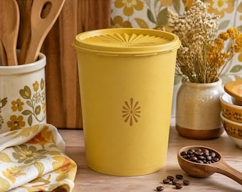 Bote Tupperware vintage color oro cosecha de los años 70, decoración retro para cocina y almacenamiento.