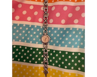 Reloj Coach Neo Vintage Y2K para mujer, bisel redondeado, esfera rosa, acero inoxidable.