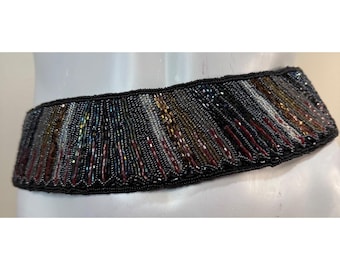 Cinturón de velcro con bordado a mano estilo vintage de los años 80 de La Regale, con cierre de velcro.
