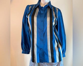Blusa de seda tailandesa vintage de los años 60 de Fair Lady Bangkok con rayas azules y plateadas, talla mediana