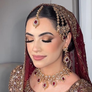 Conjunto de joyas nupciales pakistaníes: collar de oro con rubíes