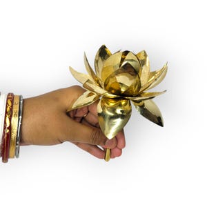 Hatekhori Mässing Lotus Flower Decor | Handgjord hinduisk Pooja-tempeldekoration