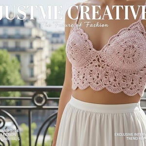 Puede incluir: Top de ganchillo rosa claro con borde festoneado y tirantes finos. El top se combina con una falda blanca. La imagen incluye el texto "JUST ME CREATIVE" y "The Future of Fashion". El texto adicional incluye "SUMMER 2024 COLLECTION NEW ARRIVALS" y "EXCLUSIVE INTERVIEW TREND REPORT".