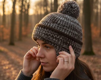 Gorro de invierno de punto con orejeras y pompón de hilo melange, cálido y acogedor, regalo de San Valentín para mamá, accesorio para el frío en Año Nuevo.