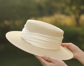 Sombrero de paja con cinta plisada y parte superior plana para mujer, elegante sombrero canotier de verano, regalo de protección solar para San Valentín, mamá y Año Nuevo.