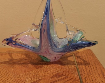 Cesta vintage de cristal artístico italiano de Murano soplado a mano con volantes en azul, verde, rosa y transparente.
